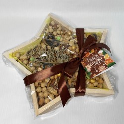 Подарочный набор орехов в деревянной звезде на Новый год