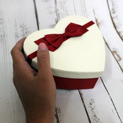 Подарочная коробка в форме сердца S