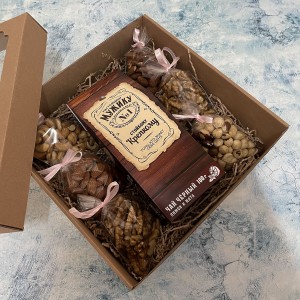 Ореховый набор с чаем «Мужской» в коричневой упаковке