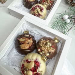 Шоколад ручной работы «Три новогодних шара»
