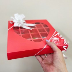 Красная коробка конфет ручной работы с сердцем 280 г