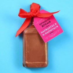 Шоколадная бомбочка с маршмеллоу «С новым годом красотка» в форме бутылки