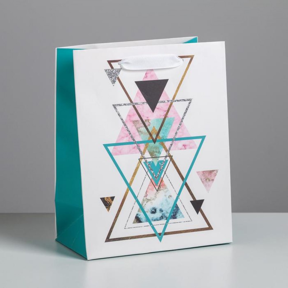 Пакет подарочный «Треугольники» 18 × 23 × 10 см